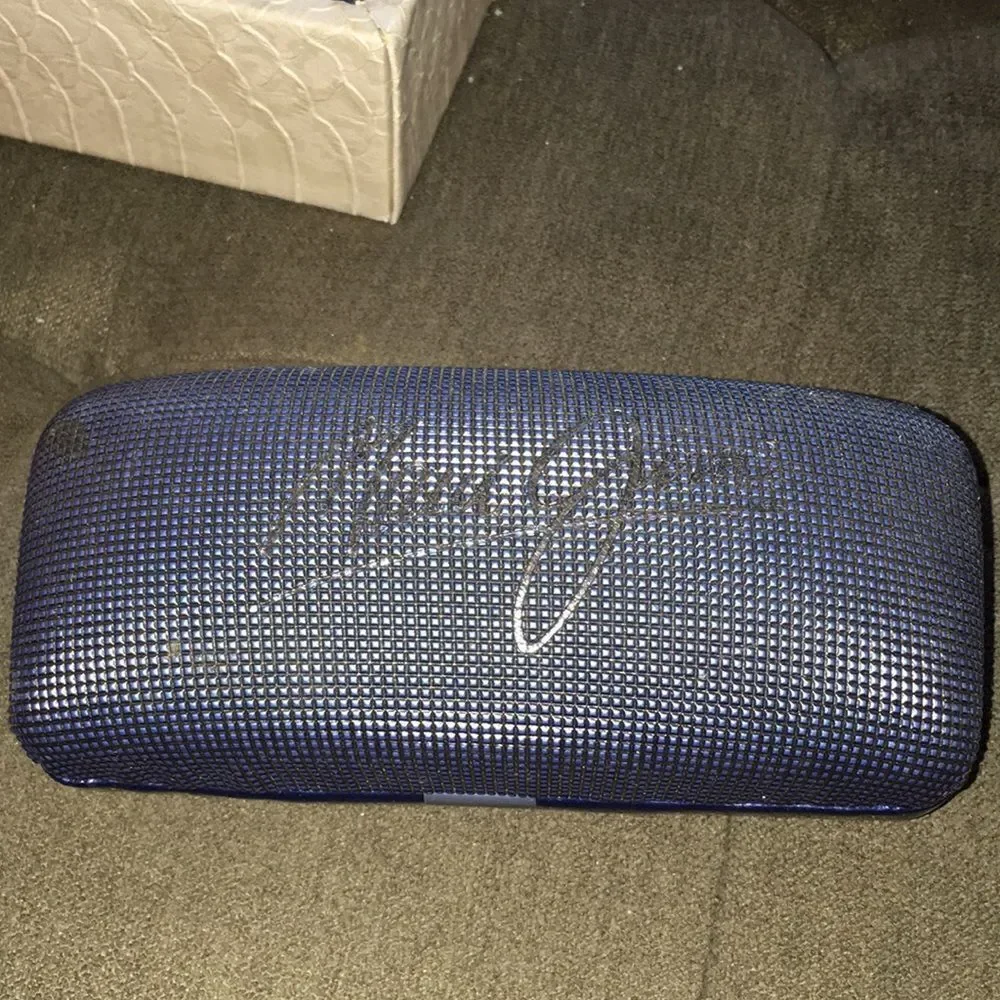 Blue Maui Jim Parrot textured sunglasses eyeglass clamshell with marks case